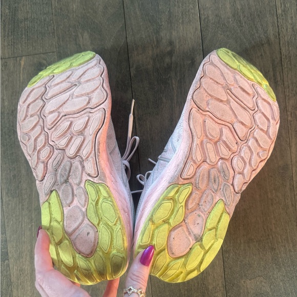 New Balance Women’s Fresh Foam 1080v12 Pink Lemonade Running Shoes Sz 9.5 - Picture 5 of 10